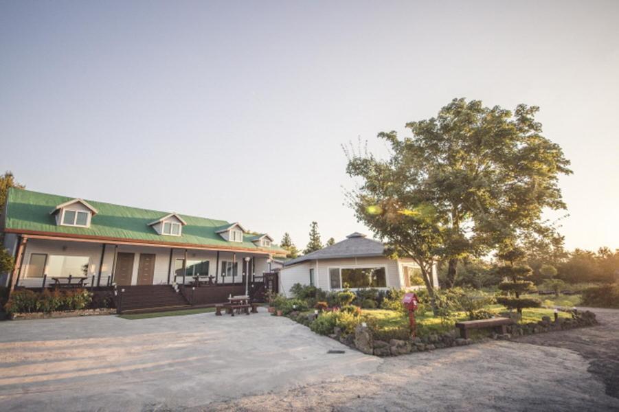 Sunyang Village Pension Jeju Exterior foto